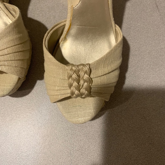 White House Black Market Beige Platform Wedge Sandals sz 8 M - Picture 6 of 7